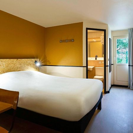 Greet Hotel Villeneuve La Garenne - Renove Bagian luar foto