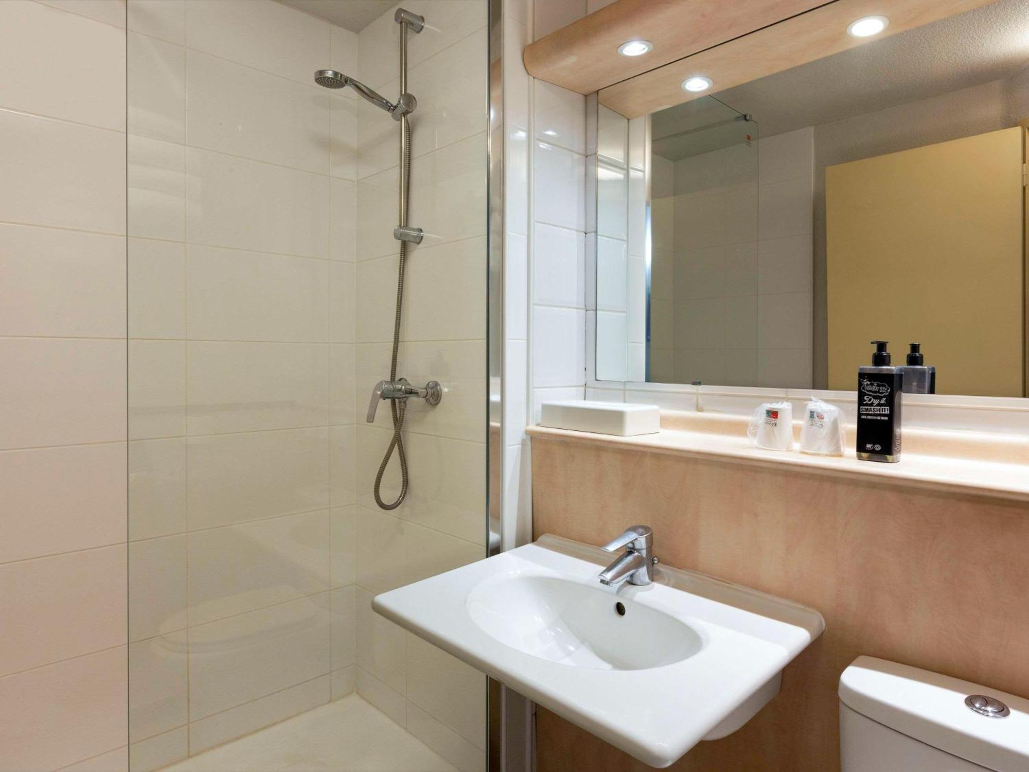Greet Hotel Villeneuve La Garenne - Renove Bagian luar foto